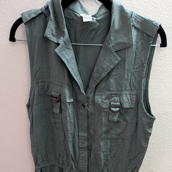 Short jumpsuit in sage green F21 size m - Picture 1 of 5